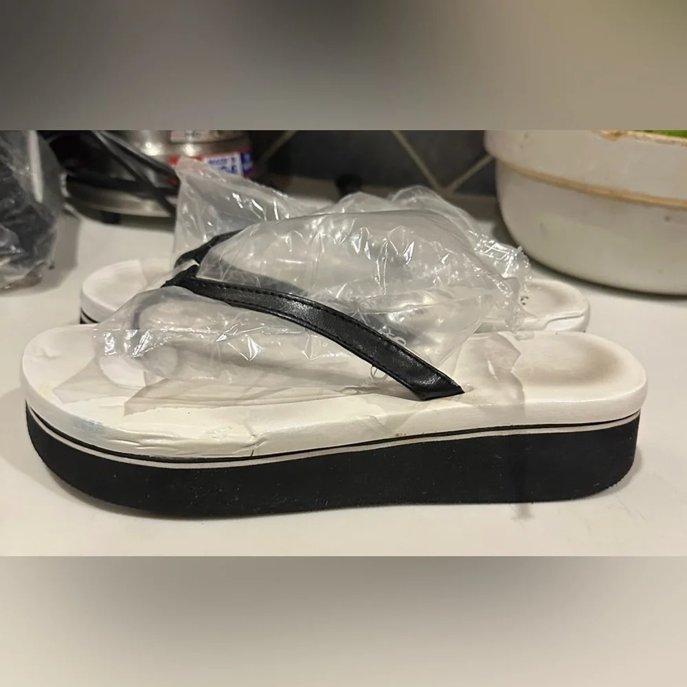 RARE 90’s VTG SUGAR BLACK WHITE PLATFORM SANDAL FLIP FLOP FLOATIE SZ:8-9 FLAWED